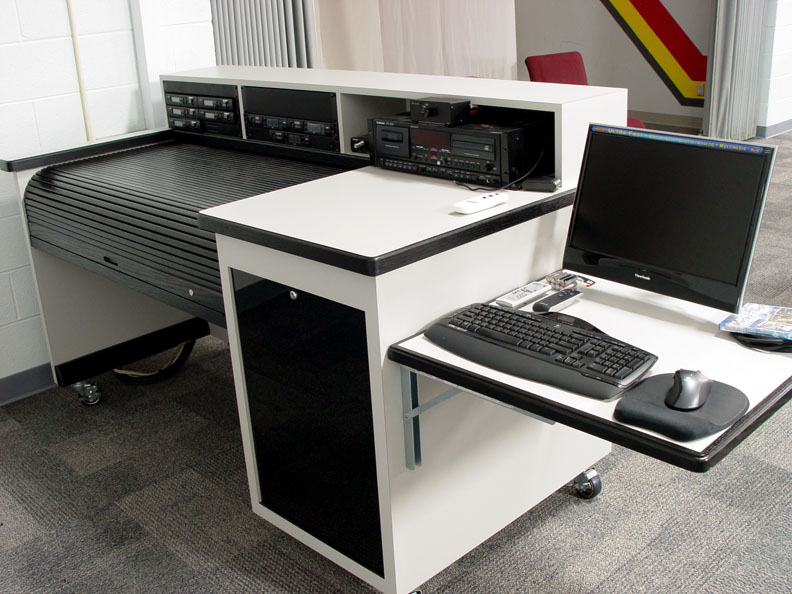 MDW-42 Mixing Desk on Wheels